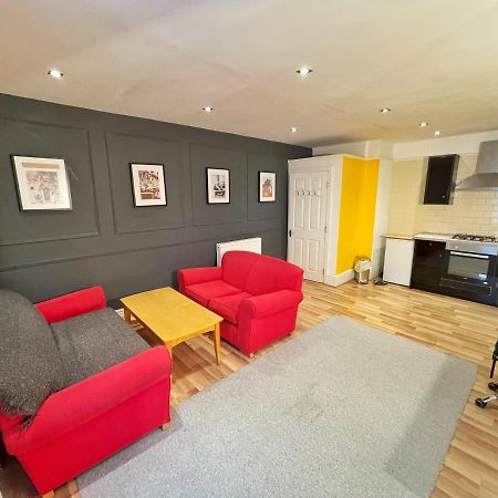Adeamstays Provides Beautiful Centrally Located 1 And 2 Bed Apartments On Liverpools Boulevard Bagian luar foto