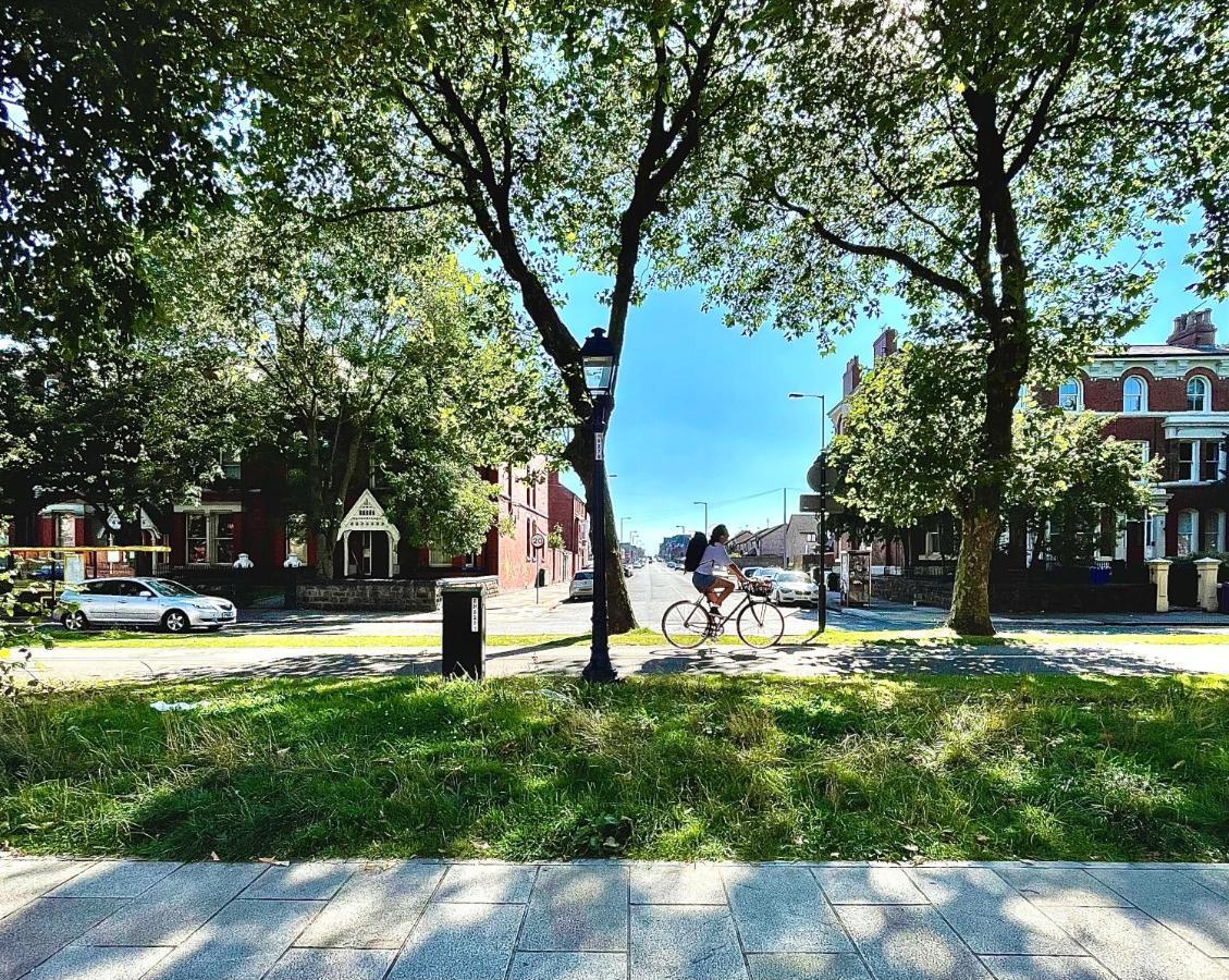 Adeamstays Provides Beautiful Centrally Located 1 And 2 Bed Apartments On Liverpools Boulevard Bagian luar foto