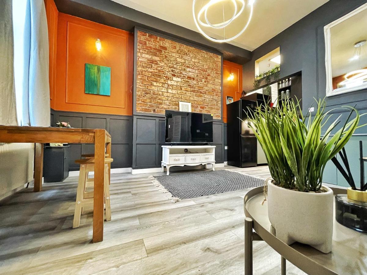 Adeamstays Provides Beautiful Centrally Located 1 And 2 Bed Apartments On Liverpools Boulevard Bagian luar foto