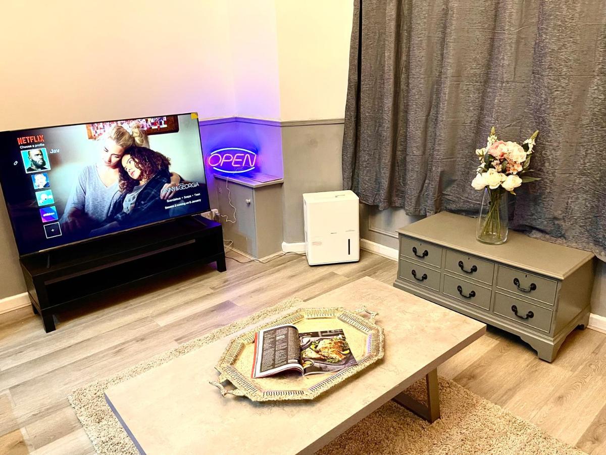 Adeamstays Provides Beautiful Centrally Located 1 And 2 Bed Apartments On Liverpools Boulevard Bagian luar foto