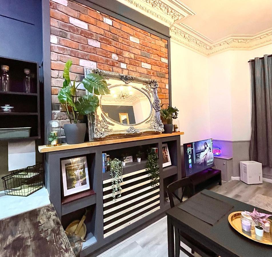 Adeamstays Provides Beautiful Centrally Located 1 And 2 Bed Apartments On Liverpools Boulevard Bagian luar foto