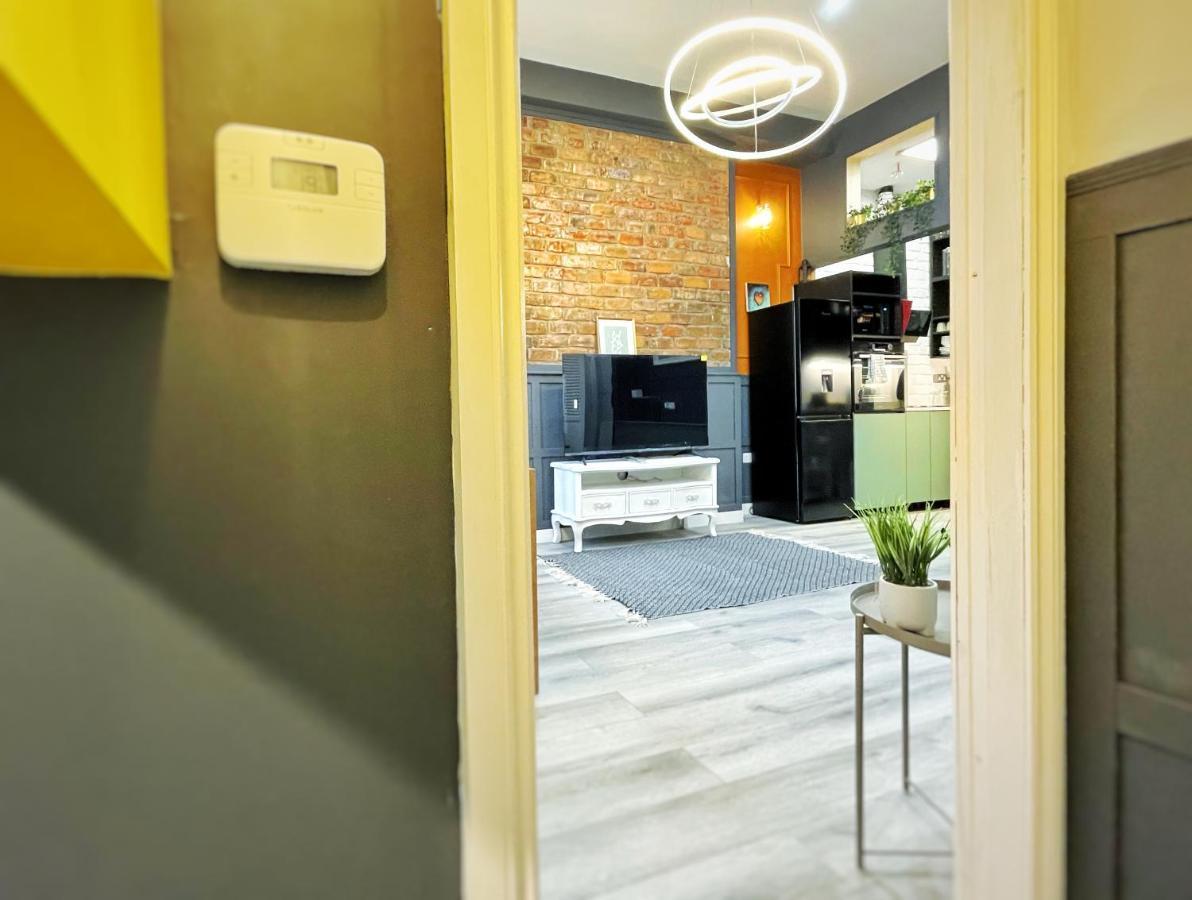 Adeamstays Provides Beautiful Centrally Located 1 And 2 Bed Apartments On Liverpools Boulevard Bagian luar foto