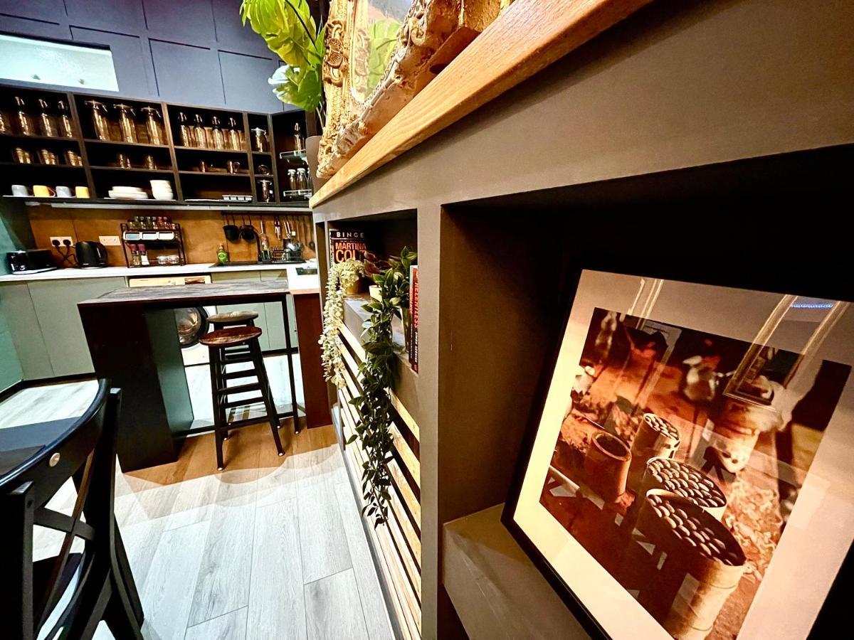 Adeamstays Provides Beautiful Centrally Located 1 And 2 Bed Apartments On Liverpools Boulevard Bagian luar foto