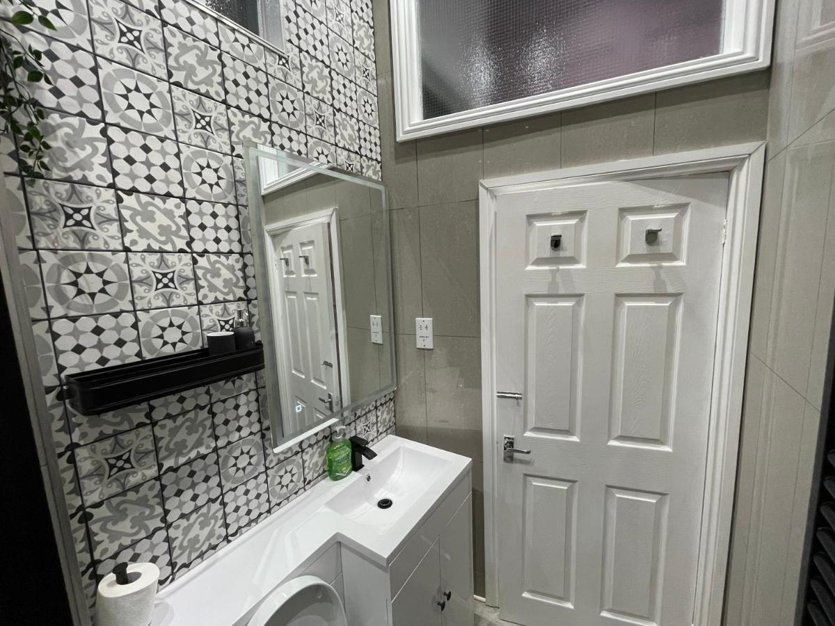 Adeamstays Provides Beautiful Centrally Located 1 And 2 Bed Apartments On Liverpools Boulevard Bagian luar foto