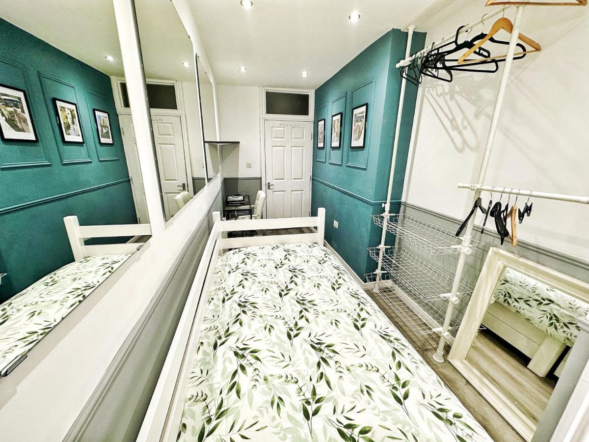 Adeamstays Provides Beautiful Centrally Located 1 And 2 Bed Apartments On Liverpools Boulevard Bagian luar foto