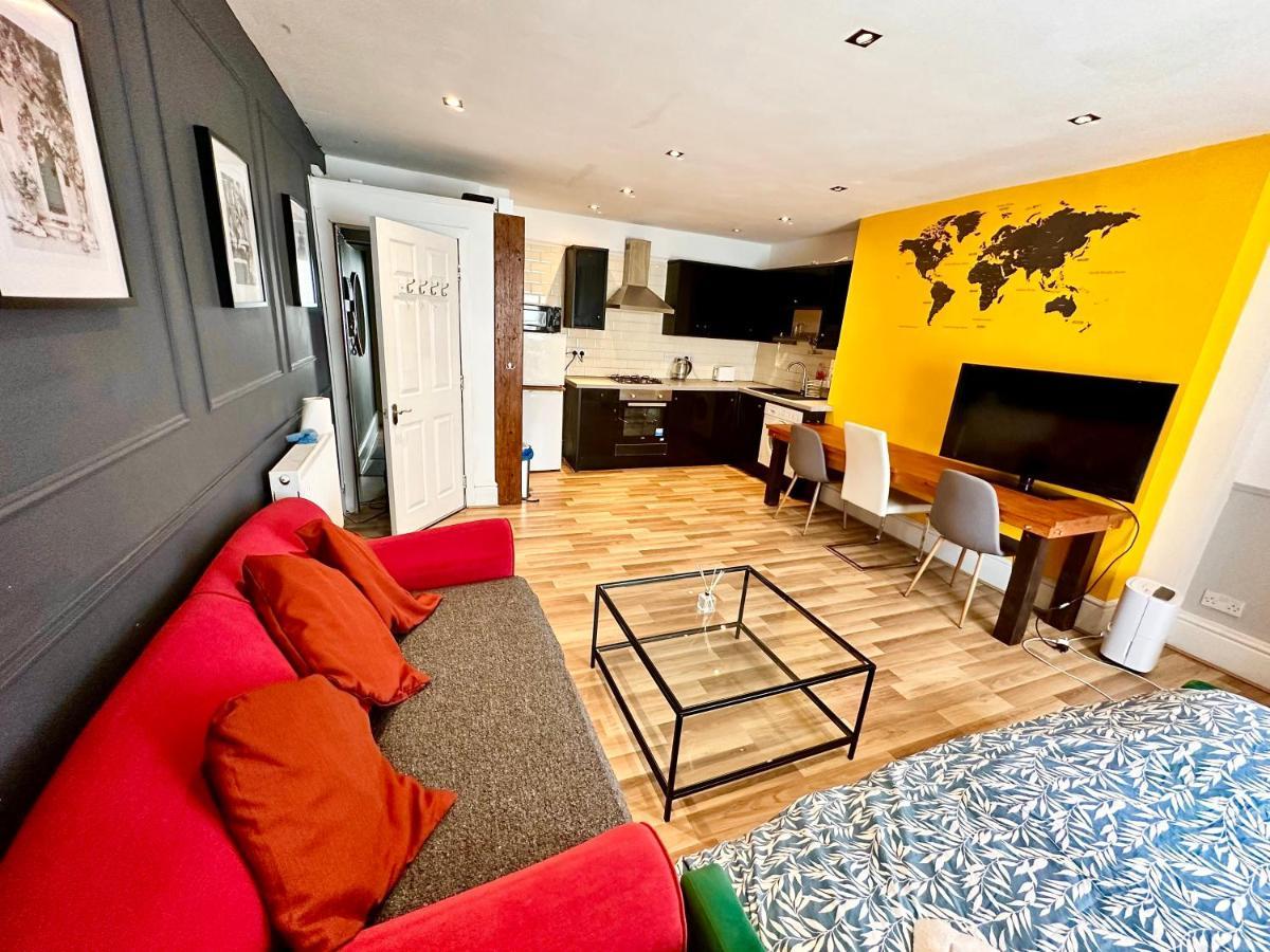 Adeamstays Provides Beautiful Centrally Located 1 And 2 Bed Apartments On Liverpools Boulevard Bagian luar foto