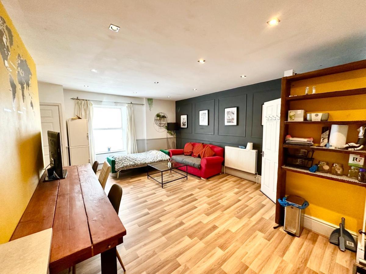 Adeamstays Provides Beautiful Centrally Located 1 And 2 Bed Apartments On Liverpools Boulevard Bagian luar foto