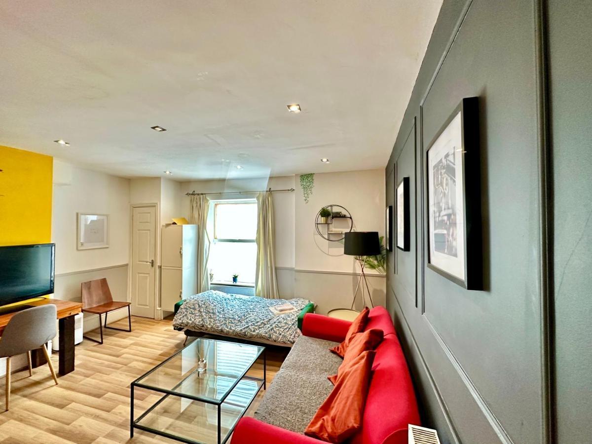 Adeamstays Provides Beautiful Centrally Located 1 And 2 Bed Apartments On Liverpools Boulevard Bagian luar foto